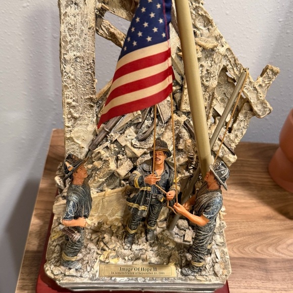 Vanmark Red Hats Of Courage “Image Of Hope” Music Box 9/11 Tribute Collectable - Picture 5 of 7